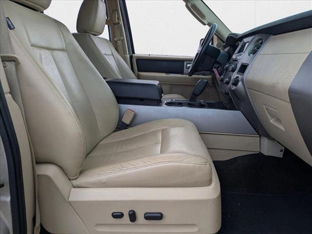 Photo of 2017 White Gold Ford Expedition