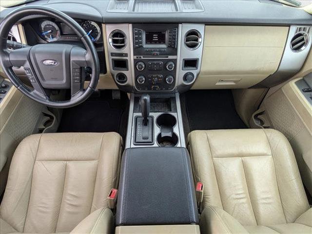 Photo of 2017 White Gold Ford Expedition