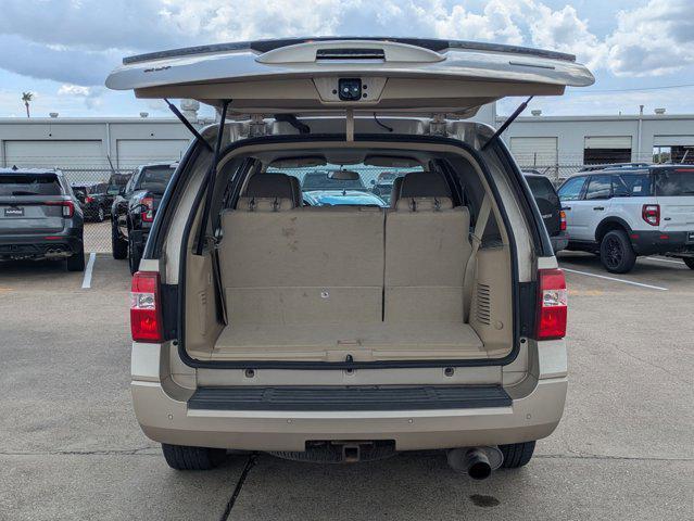 Photo of 2017 White Gold Ford Expedition