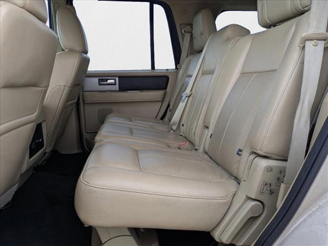 Photo of 2017 White Gold Ford Expedition