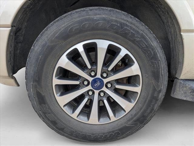 Photo of 2017 White Gold Ford Expedition