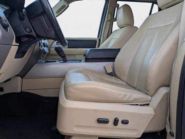 Photo of 2017 White Gold Ford Expedition