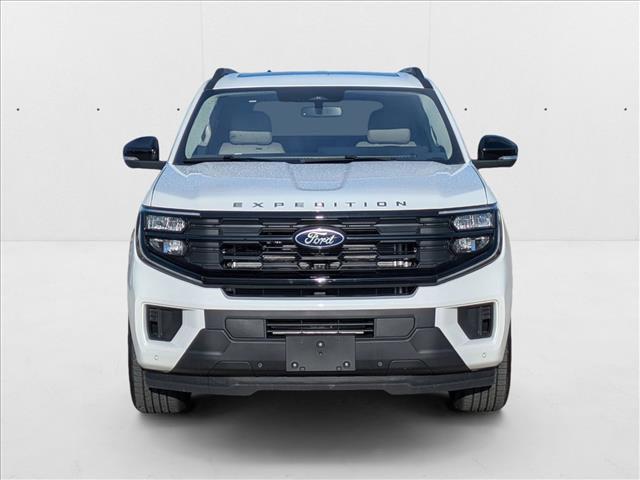 Photo of 2025 Star White Metallic Tri-Coat Ford Expedition