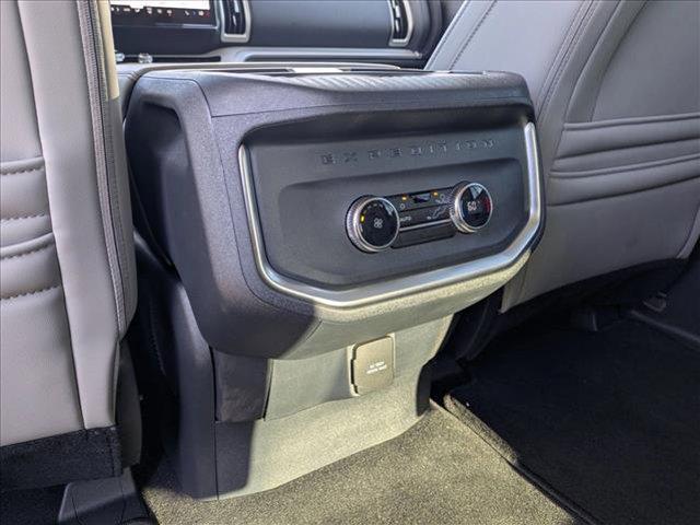 Photo of 2025 Star White Metallic Tri-Coat Ford Expedition