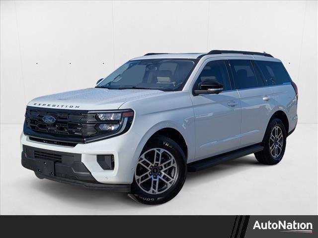 Photo of 2025 Star White Metallic Tri-Coat Ford Expedition