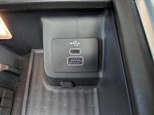 Photo of 2025 Star White Metallic Tri-Coat Ford Expedition