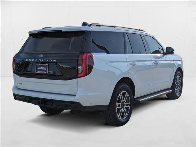 Photo of 2025 Star White Metallic Tri-Coat Ford Expedition