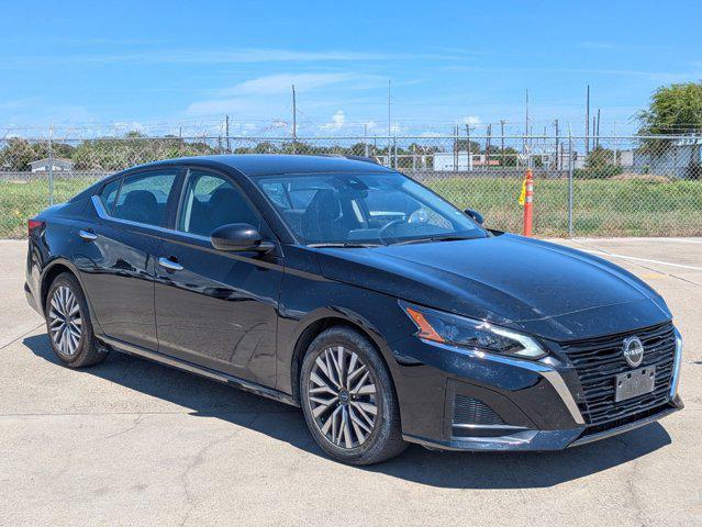 Photo of 2023 Super Black Nissan Altima