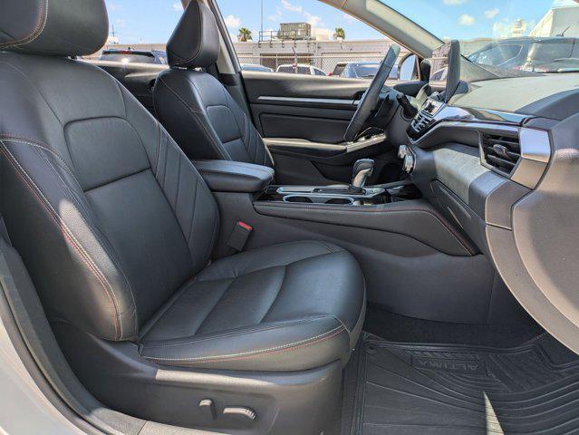 Photo of 2024 Pearl White Tricoat Nissan Altima