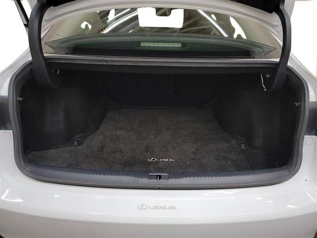 Photo of 2019 White Lexus IS 300