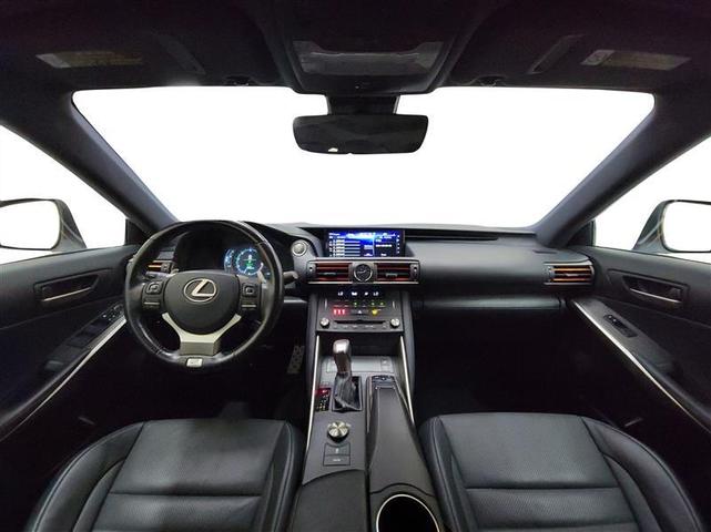 Photo of 2019 White Lexus IS 300