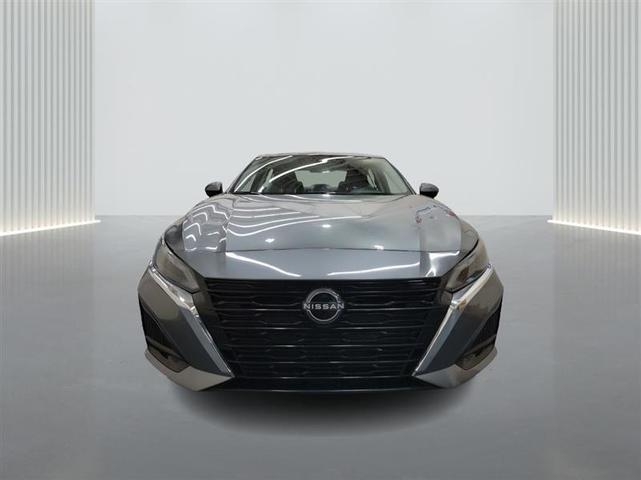 Photo of 2023 Gun Metallic Nissan Altima