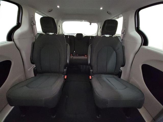 Photo of 2018 Gray Chrysler Pacifica