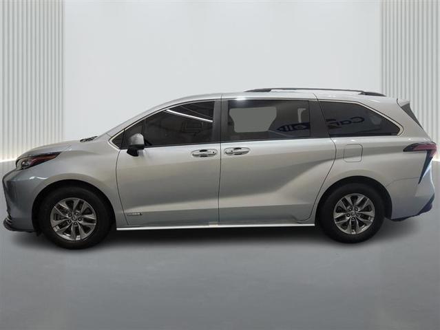 Photo of 2021 Silver Toyota Sienna