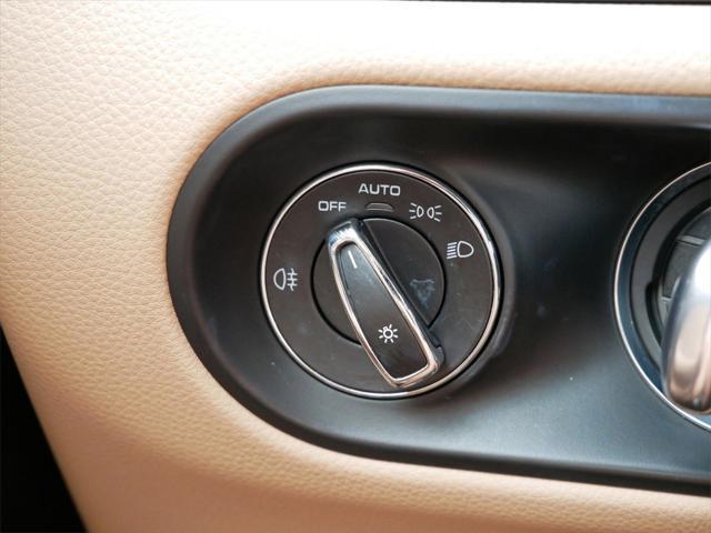 Photo of 2020 White Porsche Macan