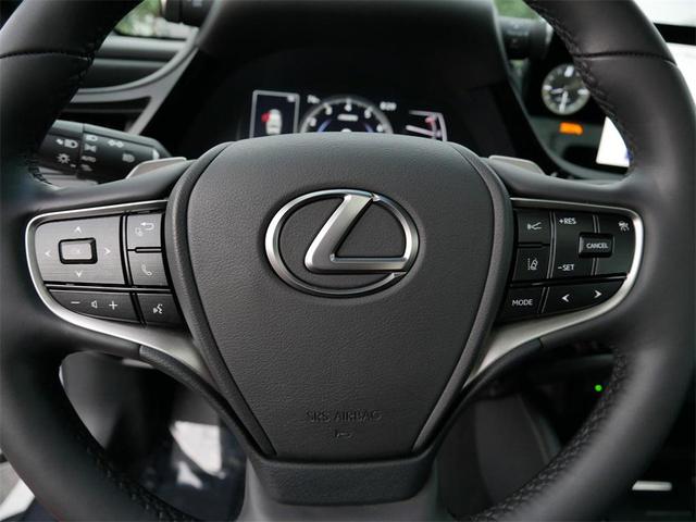 Photo of 2024 Eminent White Pearl Lexus ES 250