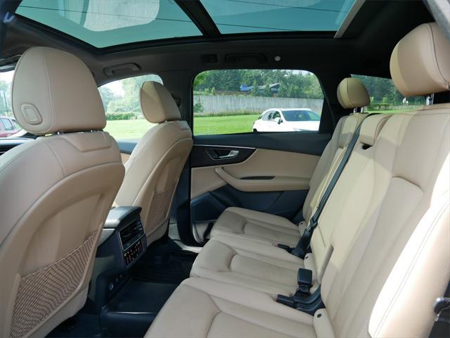 Photo of 2023 Mythos Black Metallic Audi Q7