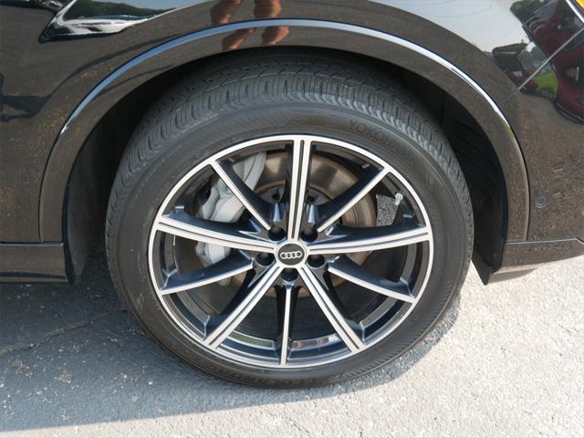 Photo of 2023 Mythos Black Metallic Audi Q7