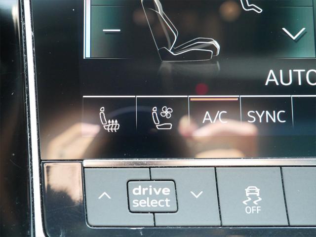 Photo of 2023 Mythos Black Metallic Audi Q7