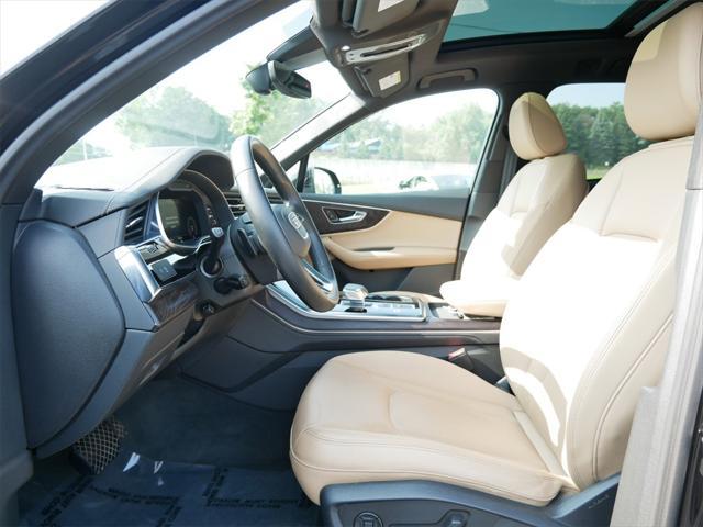 Photo of 2023 Mythos Black Metallic Audi Q7