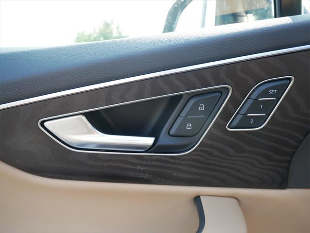 Photo of 2023 Mythos Black Metallic Audi Q7