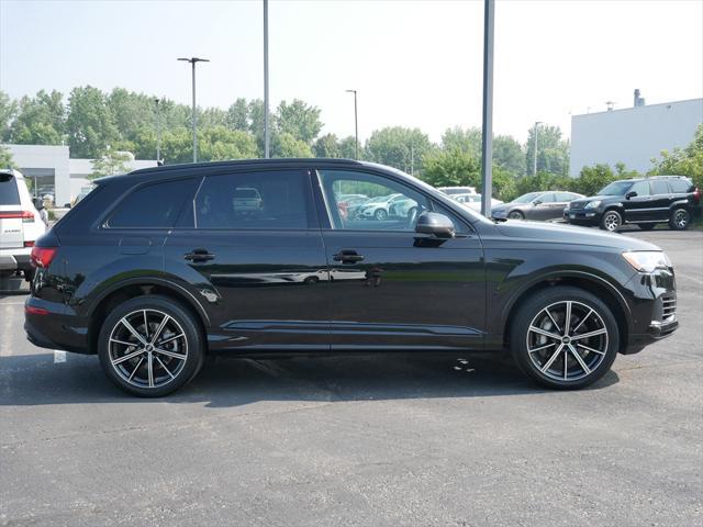 Photo of 2023 Mythos Black Metallic Audi Q7