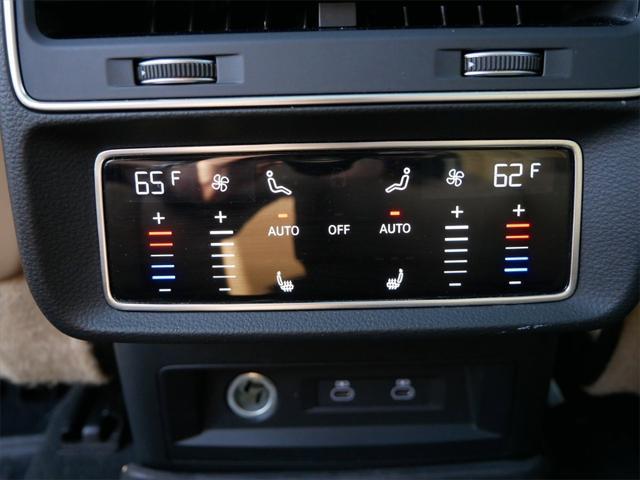 Photo of 2023 Mythos Black Metallic Audi Q7