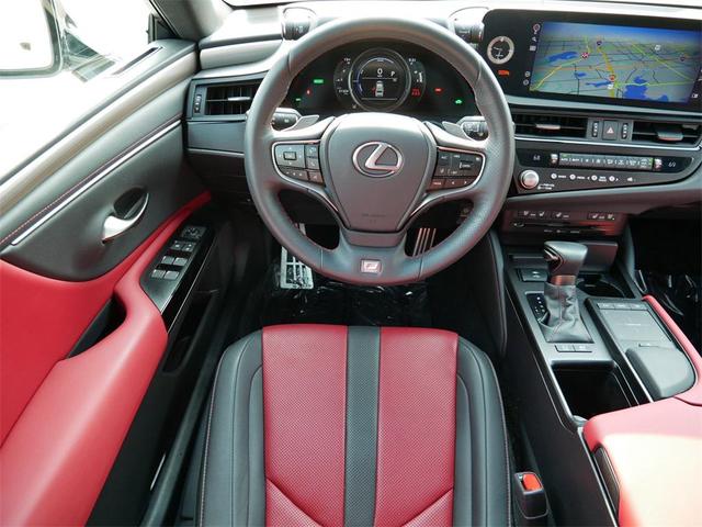 Photo of 2022 Eminent White Pearl Lexus ES 300h
