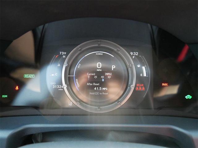 Photo of 2022 Eminent White Pearl Lexus ES 300h