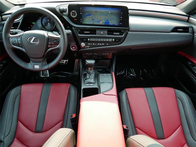 Photo of 2022 Eminent White Pearl Lexus ES 300h