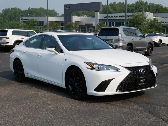 Photo of 2022 Eminent White Pearl Lexus ES 300h