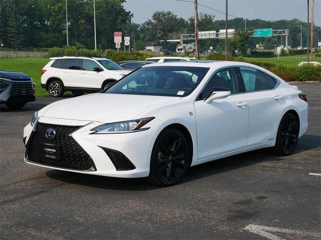 Photo of 2022 Eminent White Pearl Lexus ES 300h