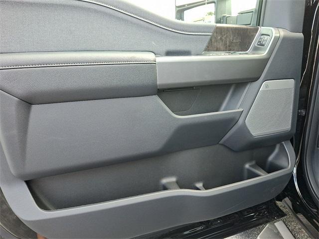 Photo of 2025 Agate Black Metallic Ford F-350