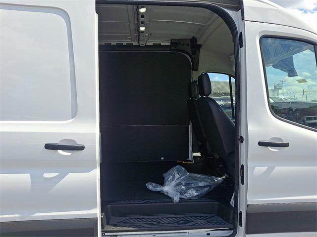 Photo of 2025 Oxford White Ford Transit-150