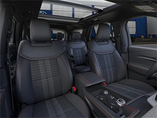 Photo of 2025 Star White Metallic Tri-Coat Ford Explorer