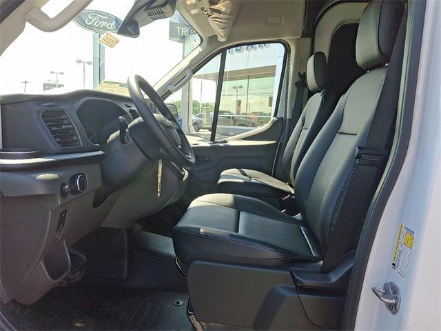 Photo of 2025 Oxford White Ford Transit-250