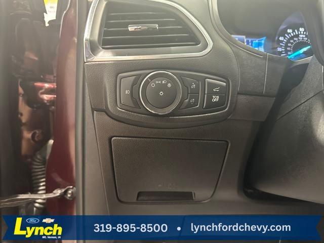 Photo of 2022 Burgundy Velvet Metallic Tinted Clearcoat Ford Edge
