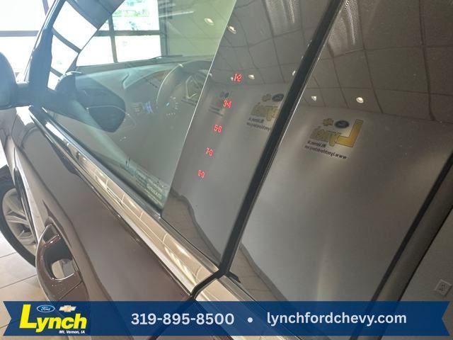 Photo of 2022 Burgundy Velvet Metallic Tinted Clearcoat Ford Edge
