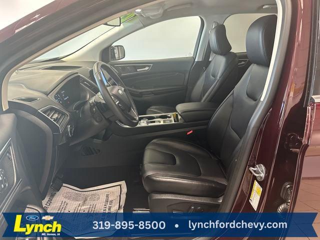 Photo of 2022 Burgundy Velvet Metallic Tinted Clearcoat Ford Edge