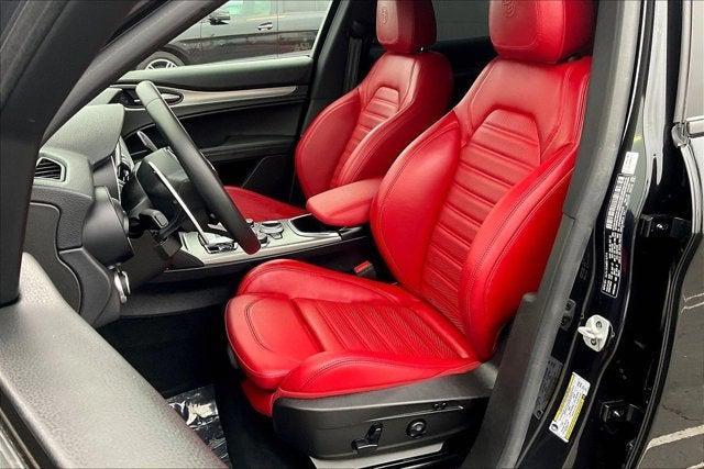 Photo of 2022 Vulcano Black Metallic Alfa Romeo Stelvio