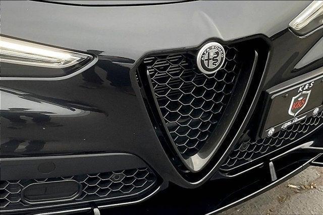 Photo of 2022 Vulcano Black Metallic Alfa Romeo Stelvio