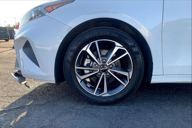 Photo of 2022 Snow White Pearl Kia Forte