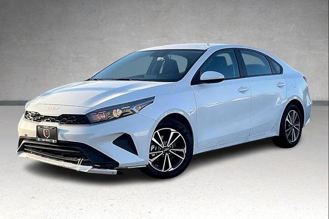 Photo of 2022 Snow White Pearl Kia Forte