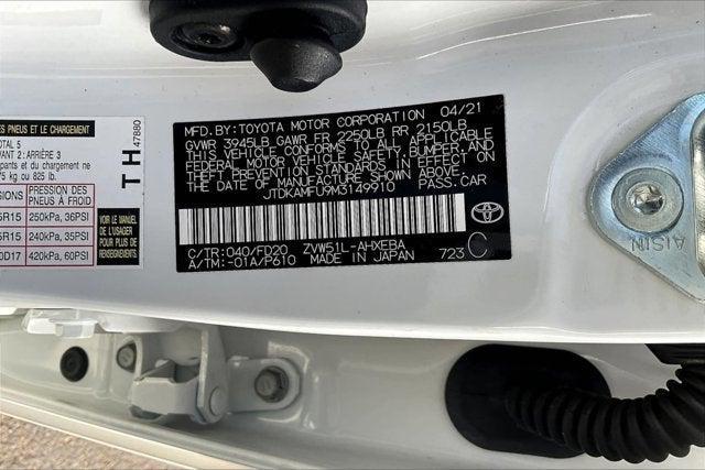 Photo of 2021 Super White Toyota Prius