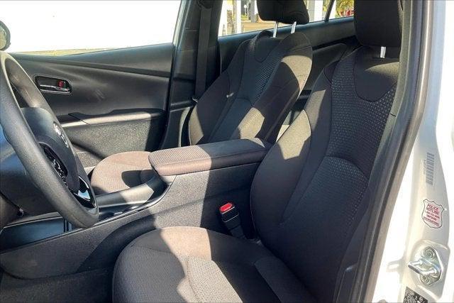 Photo of 2021 Super White Toyota Prius