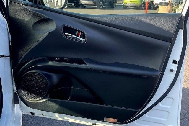 Photo of 2021 Super White Toyota Prius