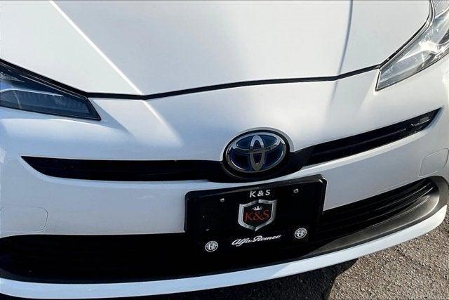 Photo of 2021 Super White Toyota Prius