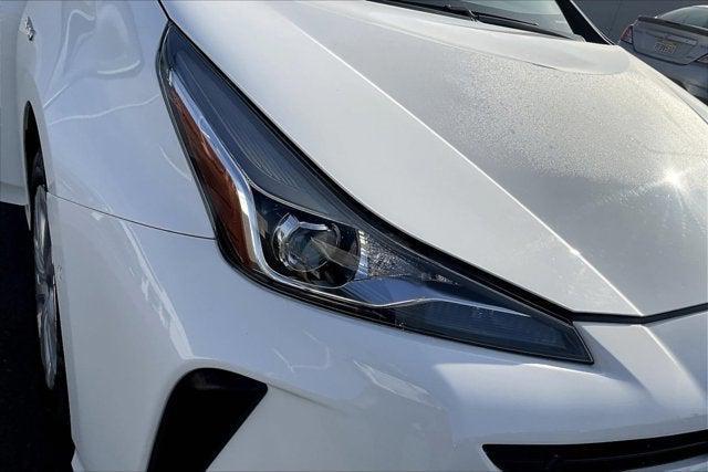 Photo of 2021 Super White Toyota Prius