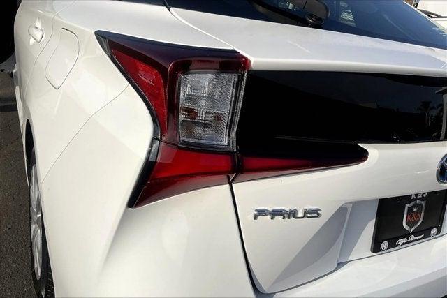 Photo of 2021 Super White Toyota Prius