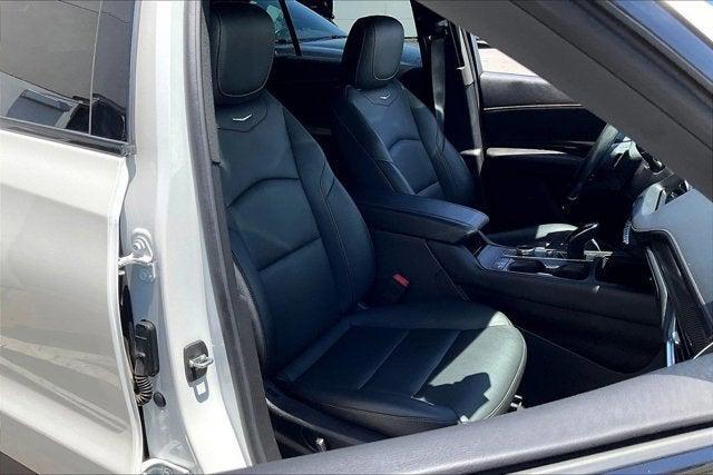 Photo of 2020 Crystal White Tricoat Cadillac XT4